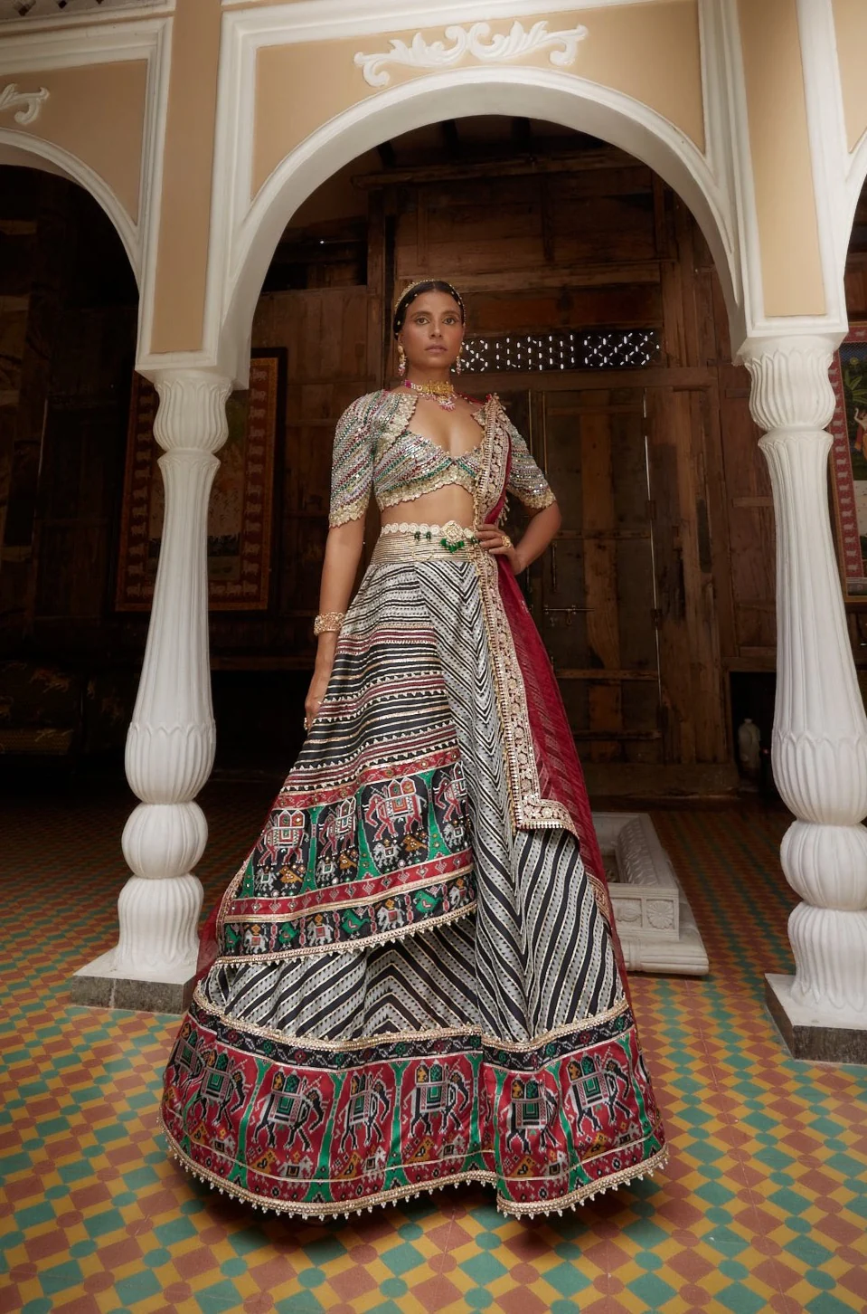 Jennifer Winget in Black and White Abstract Chevron Patola Woven Silk Lehenga - Image 5